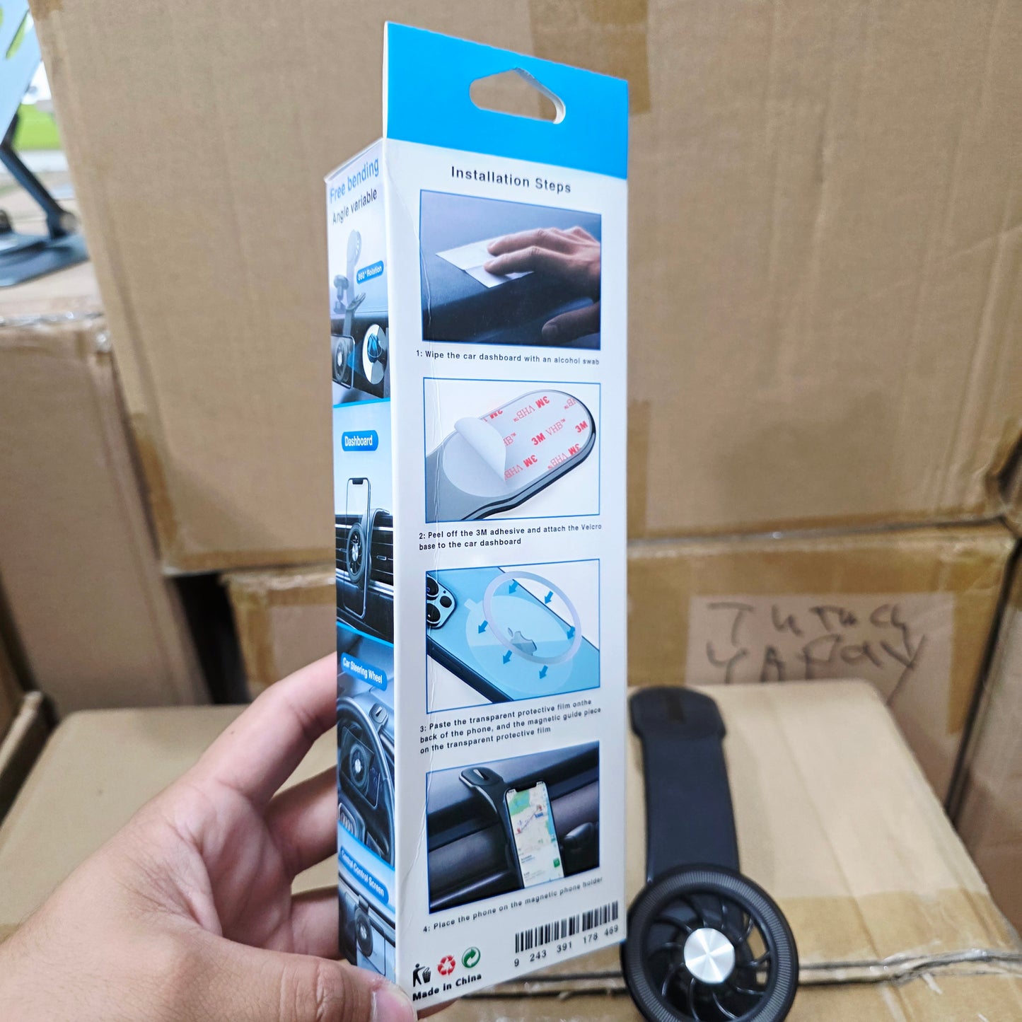 Flexible foldable, magnetic, angle adjustable, in-car phone holder placed on topido - R2I