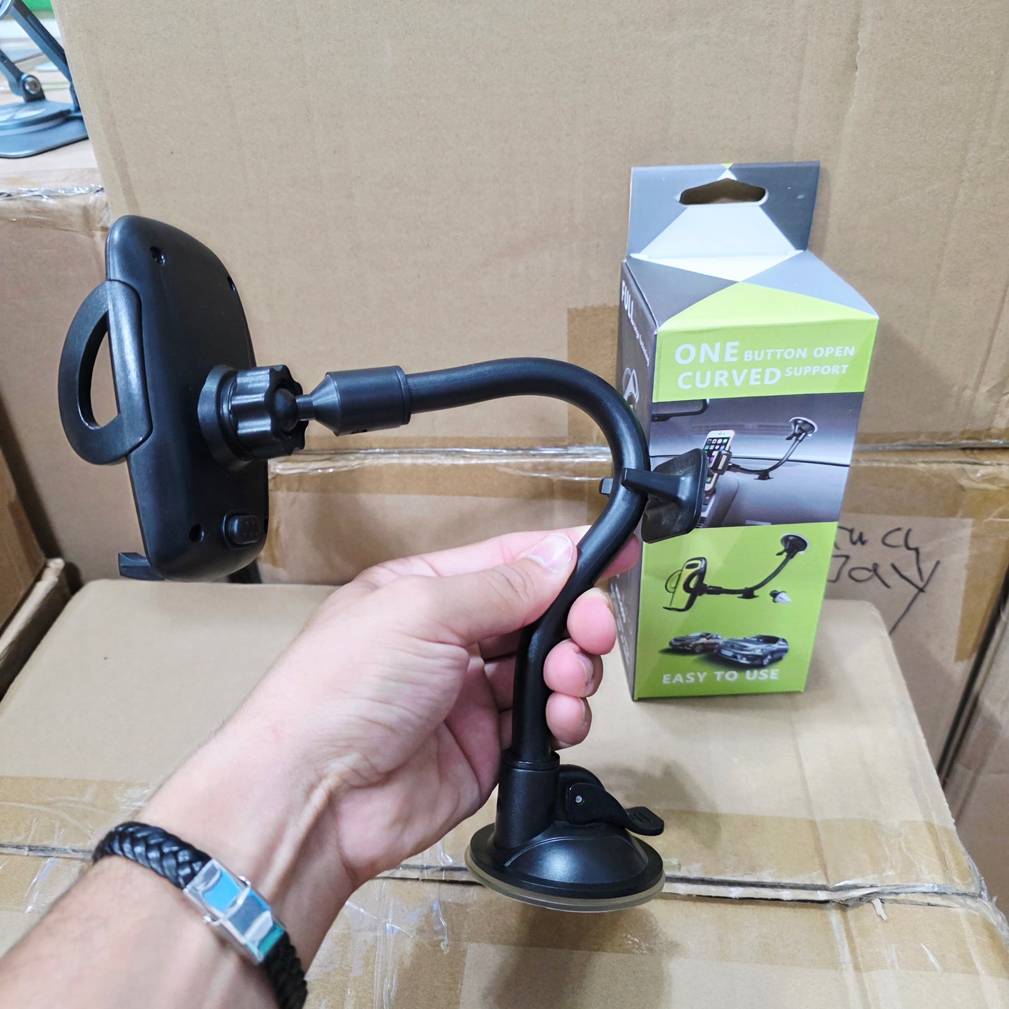 Elbow-supported, long spring-armed, suction cup, 360-degree adjustable vacuum in-car phone holder that can be attached to the dashboard and window - R2M