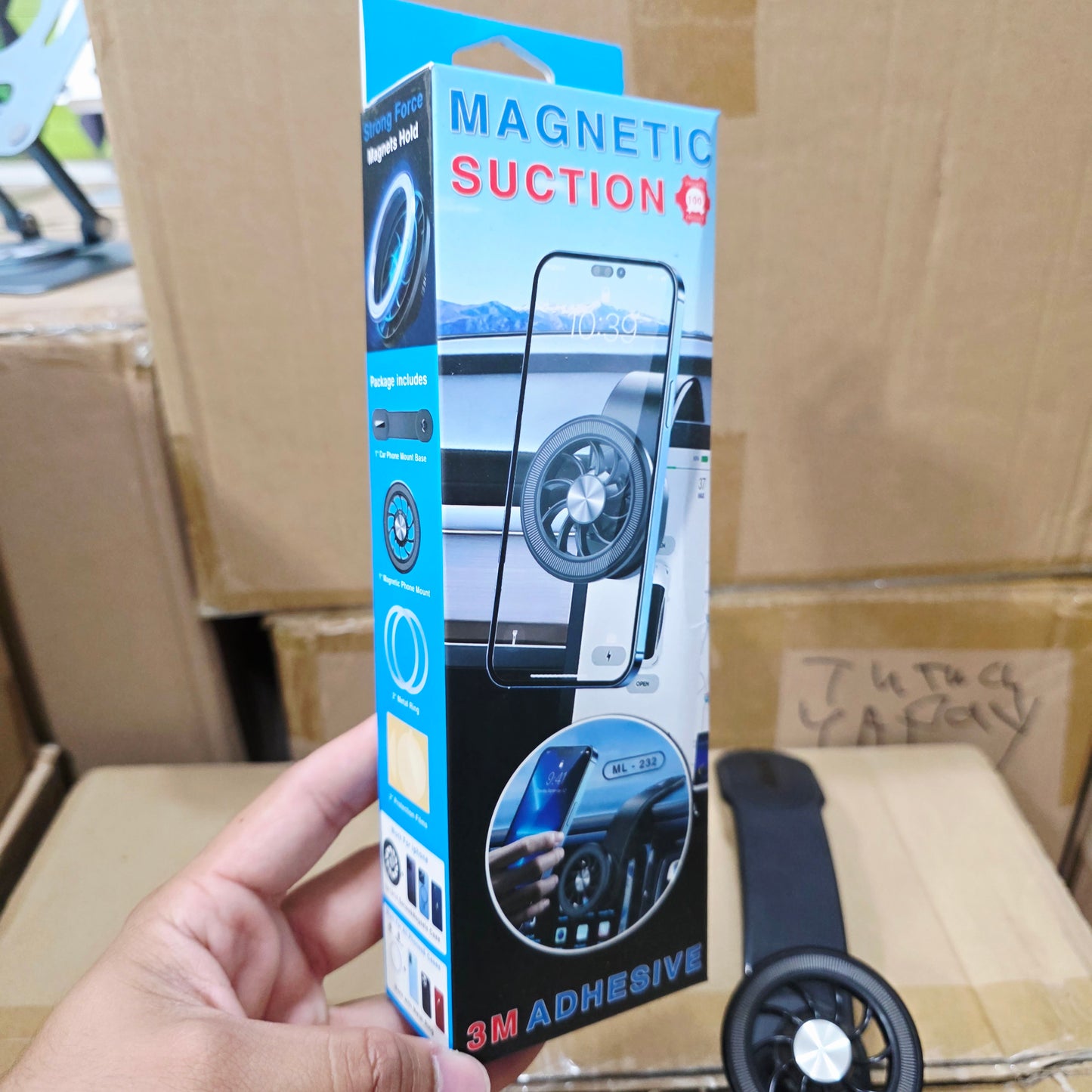 Flexible foldable, magnetic, angle adjustable, in-car phone holder placed on topido - R2I