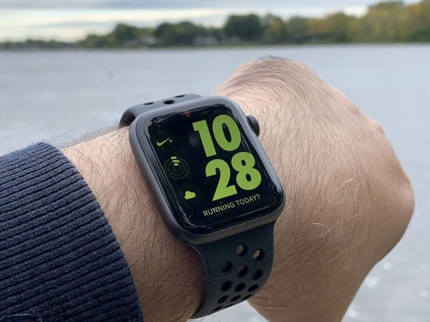 ساعة Apple Watch7 Nike مقاس 44 مم متوافقة مع نظامي التشغيل IOS وAndroid مع زرين نشطين